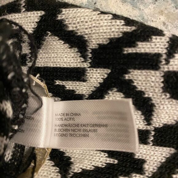 Michael Kors Knit Beanie Hat - Picture 3 of 6